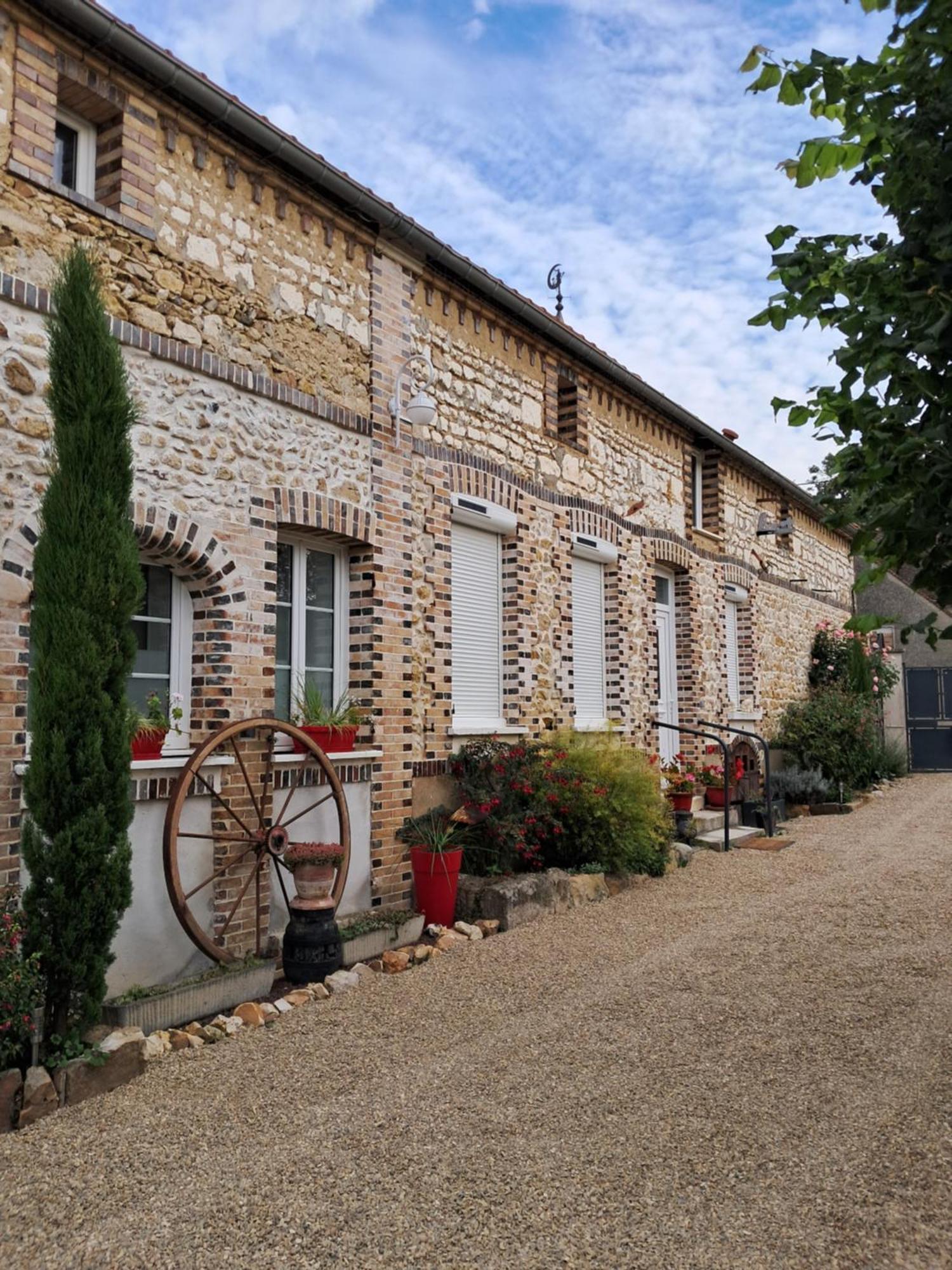 Maison Longere Les Camelias Vinneuf Extérieur photo