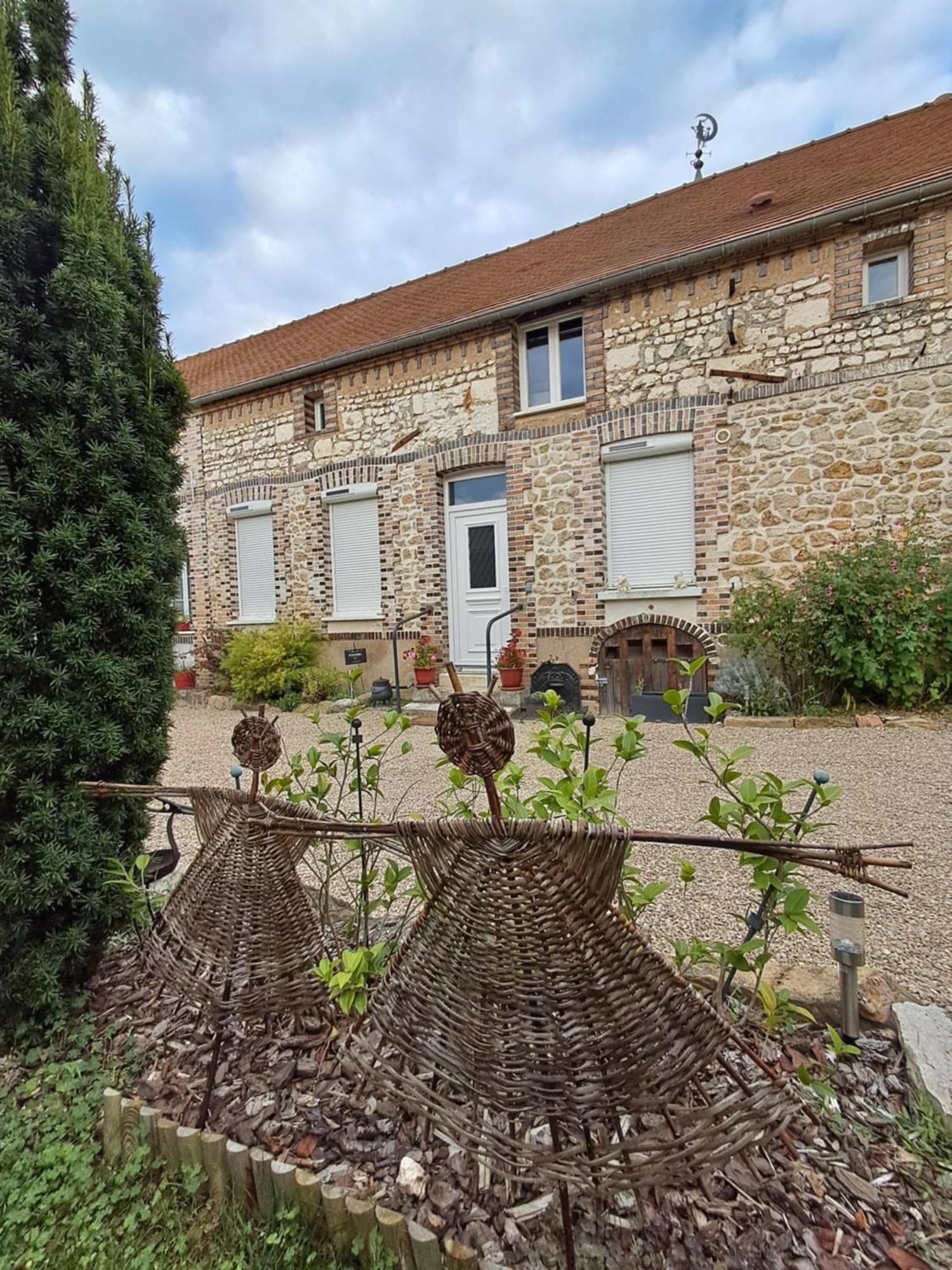 Maison Longere Les Camelias Vinneuf Extérieur photo